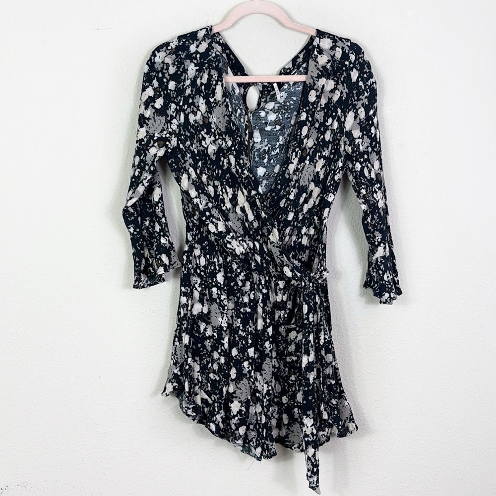 Free People Floral Romper Playsuit Black All The Right Ruffles Bell Sleeve M - Picture 10 of 15